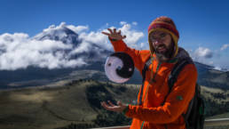 Man hovering a pocketdisc at volcano Popocatepetl
